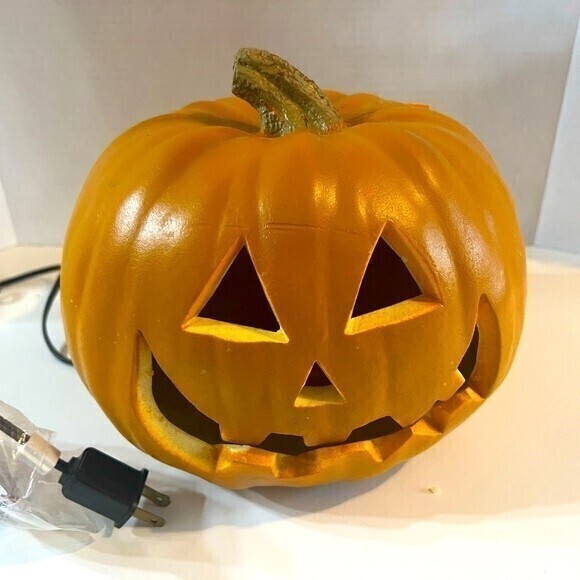 Gemmy Light Up Pumpkin Jack O Lantern Foam Blow Mold NEW 2011 - Picture 1 of 10